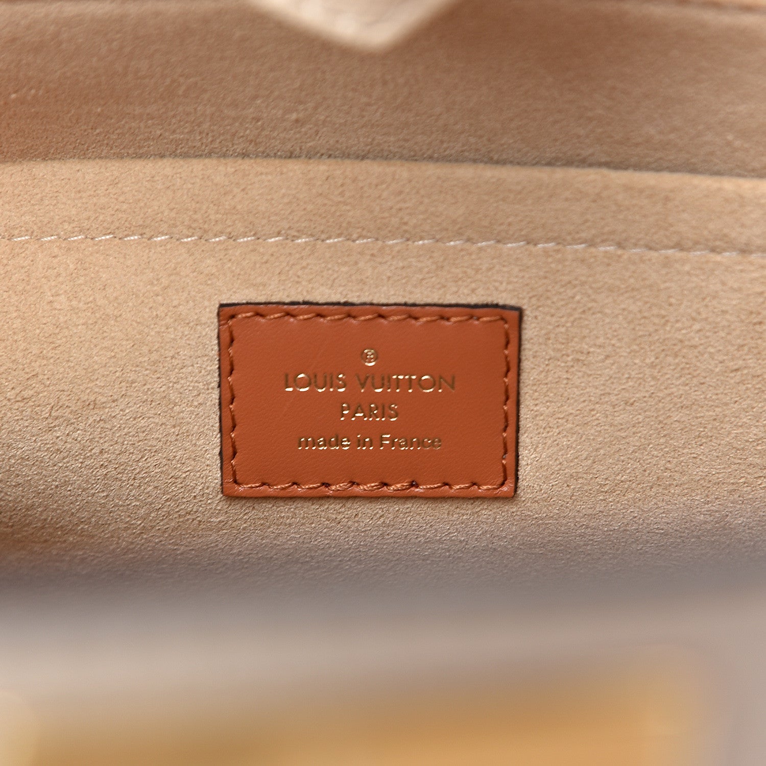 Louis Vuitton Calfskin Monogram Tufting On My Side Galet 6 of 10