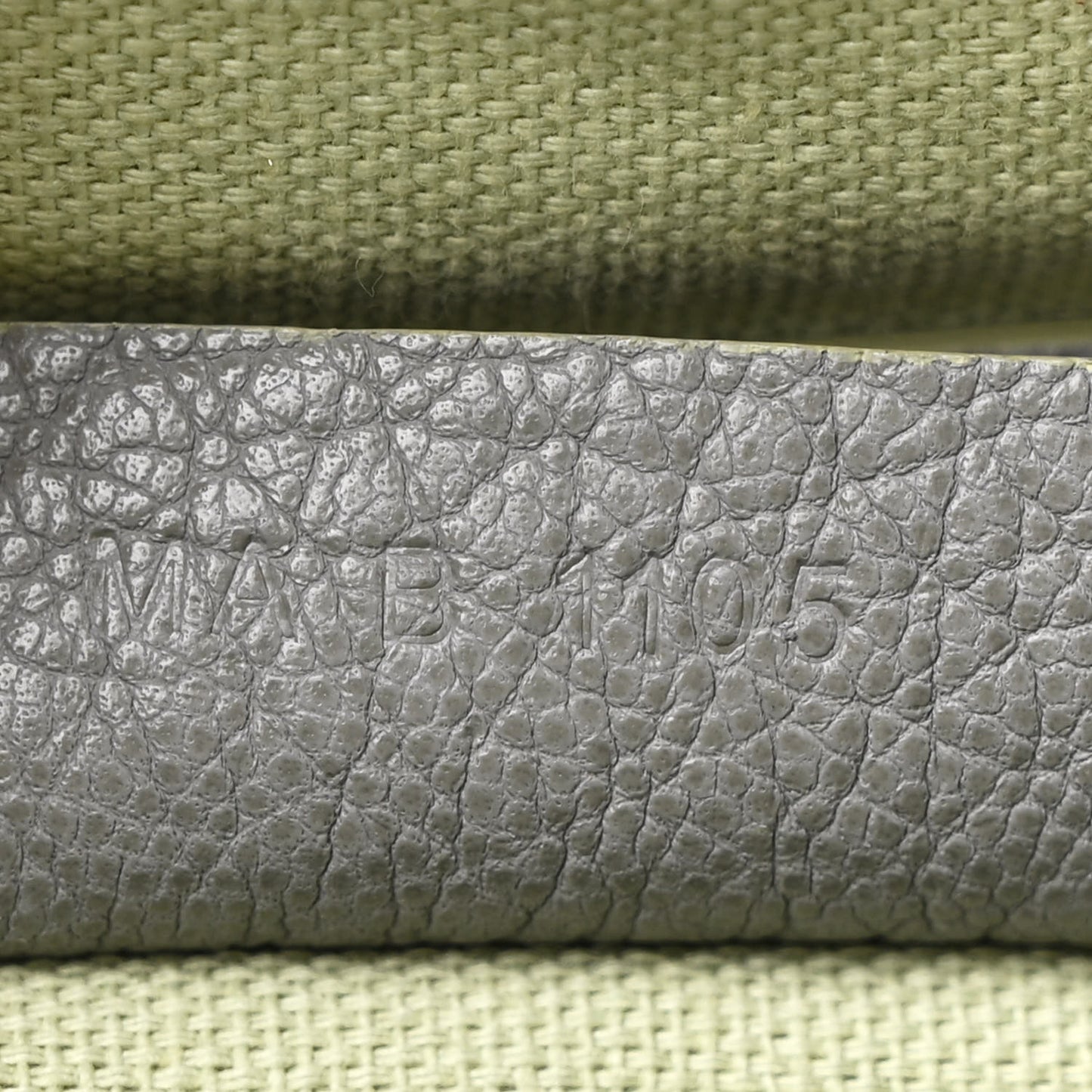 Pebbled Calfskin Small Nightingale Pearl Grey