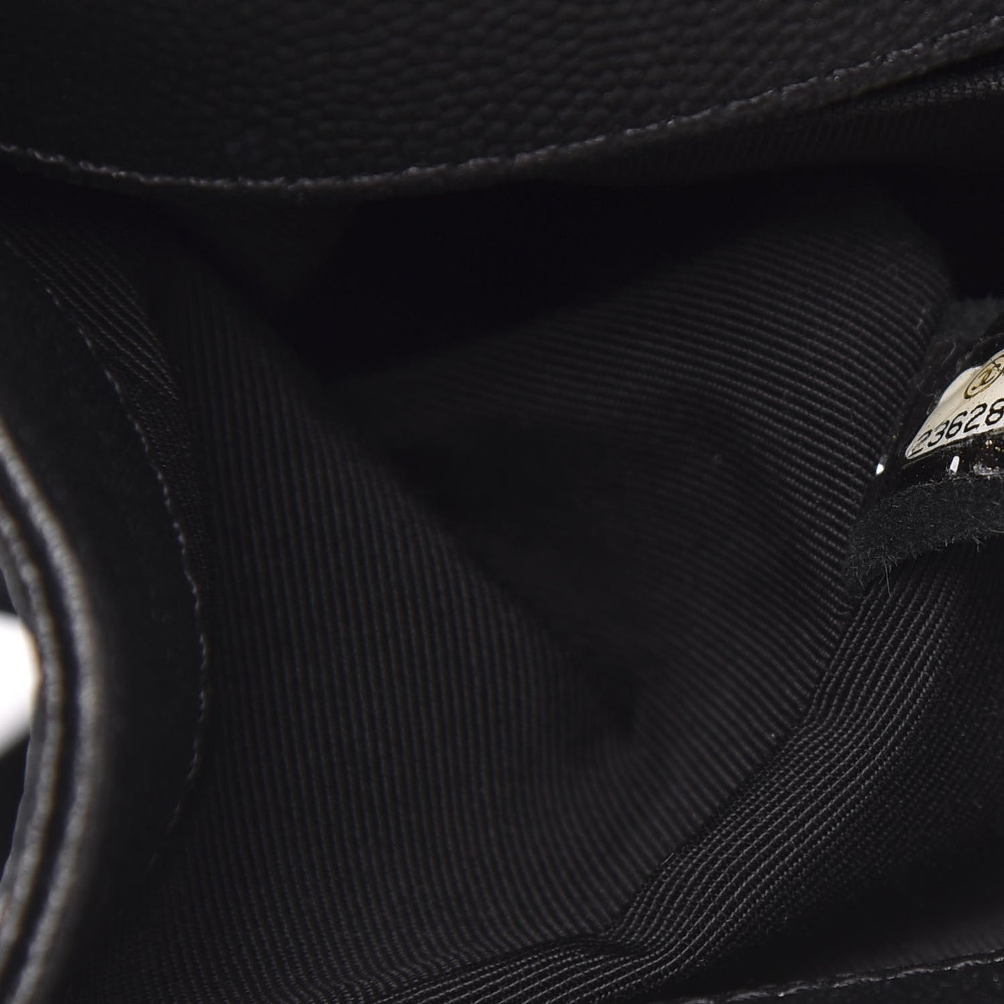 Caviar Quilted Medium Boy Flap So Black