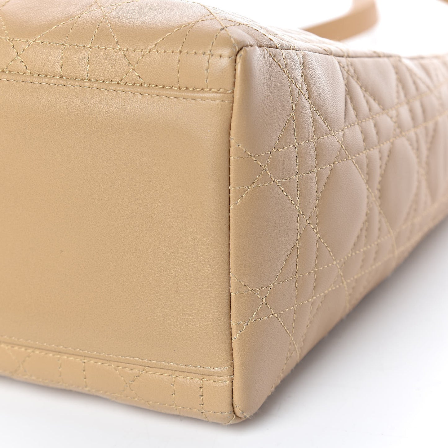 Lambskin Cannage Medium Lady Dior Beige