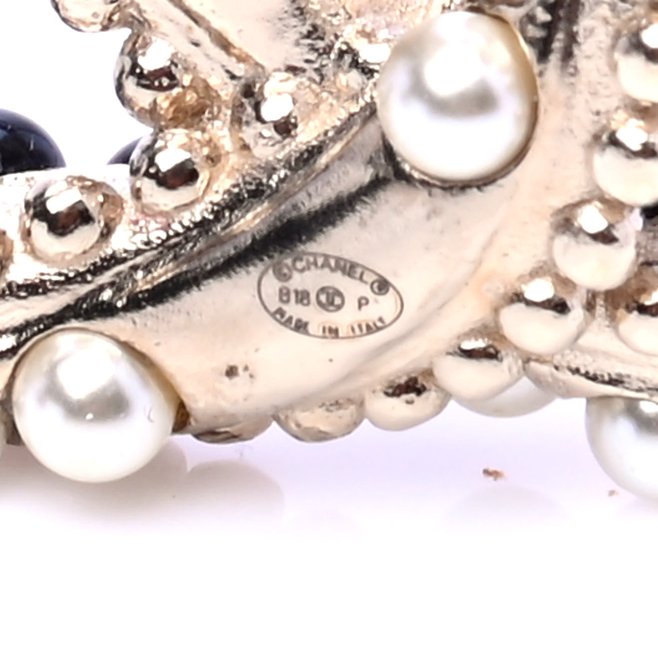 Resin Pearl Twisted CC Brooch Gold