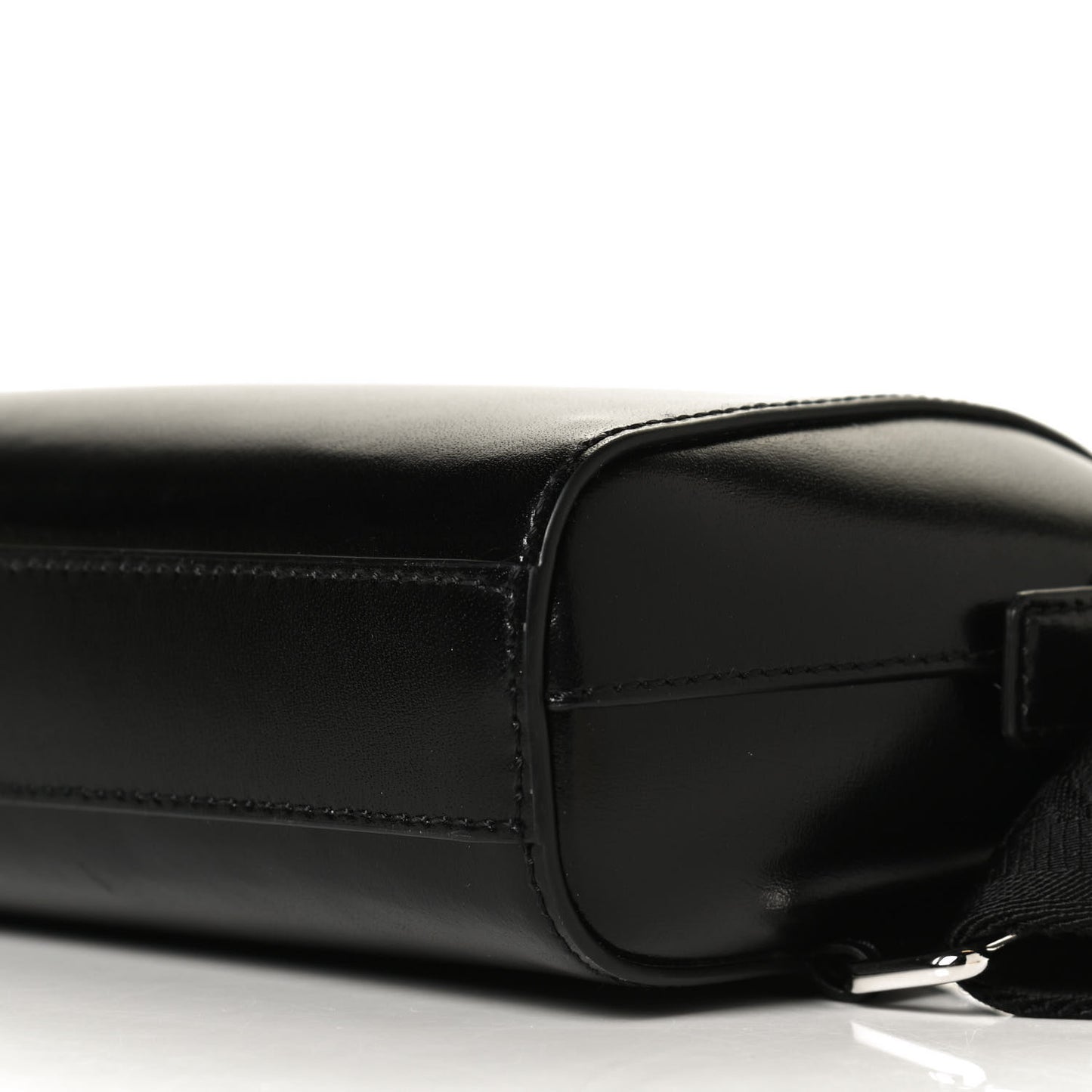 Box Calfskin Antigona U Crossbody Bag Black