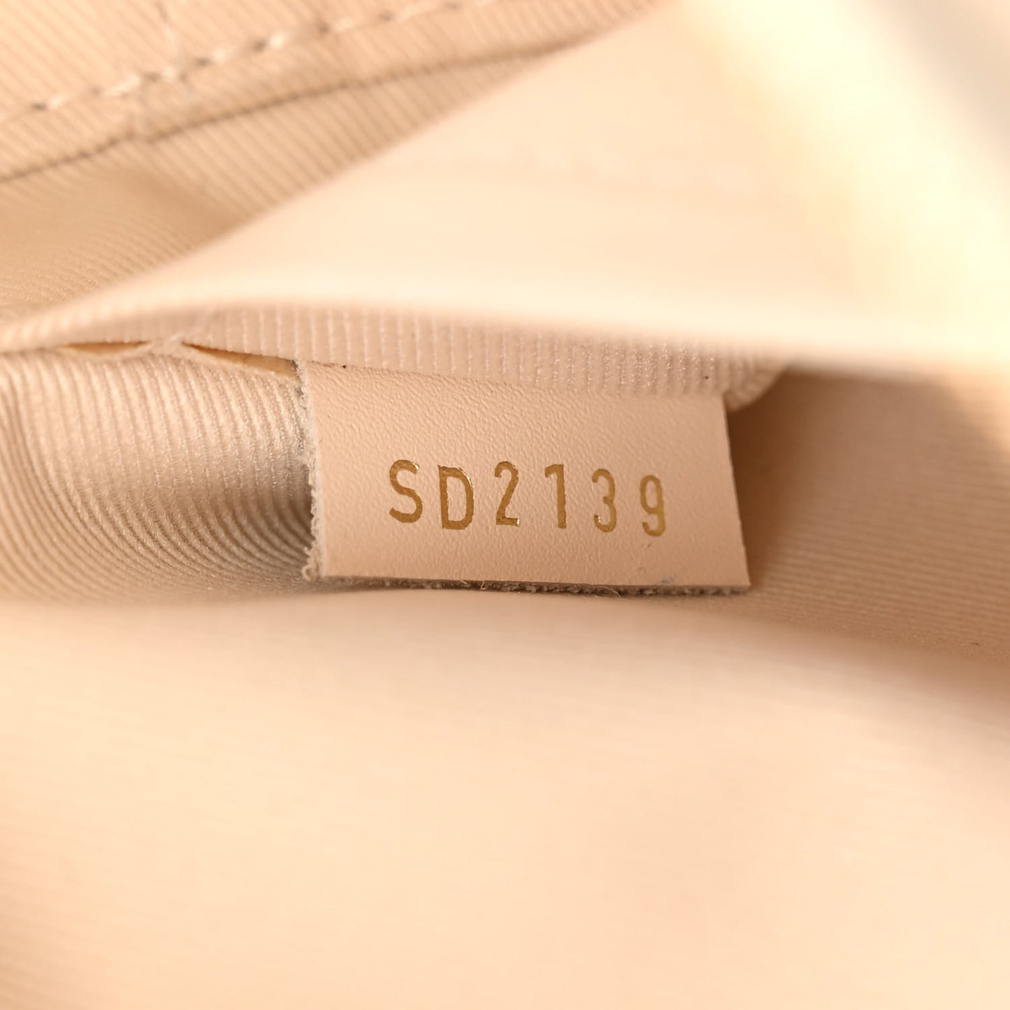 Monogram Saintonge Creme