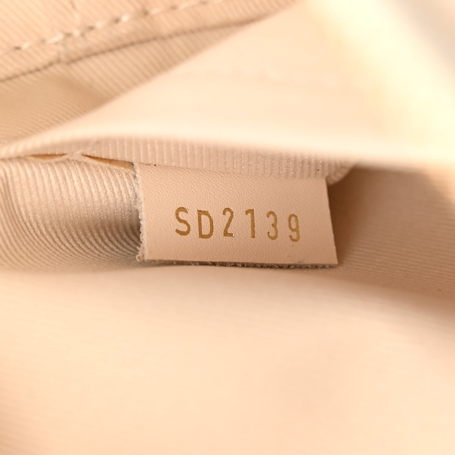 Louis Vuitton Monogram Saintonge Creme 8 of 13