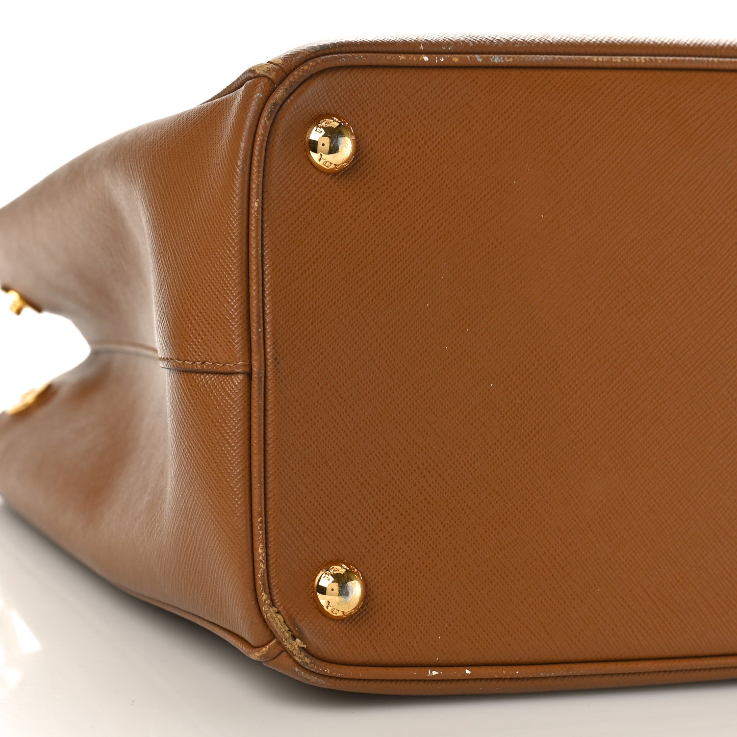 Saffiano Medium Galleria Double Zip Tote Caramel