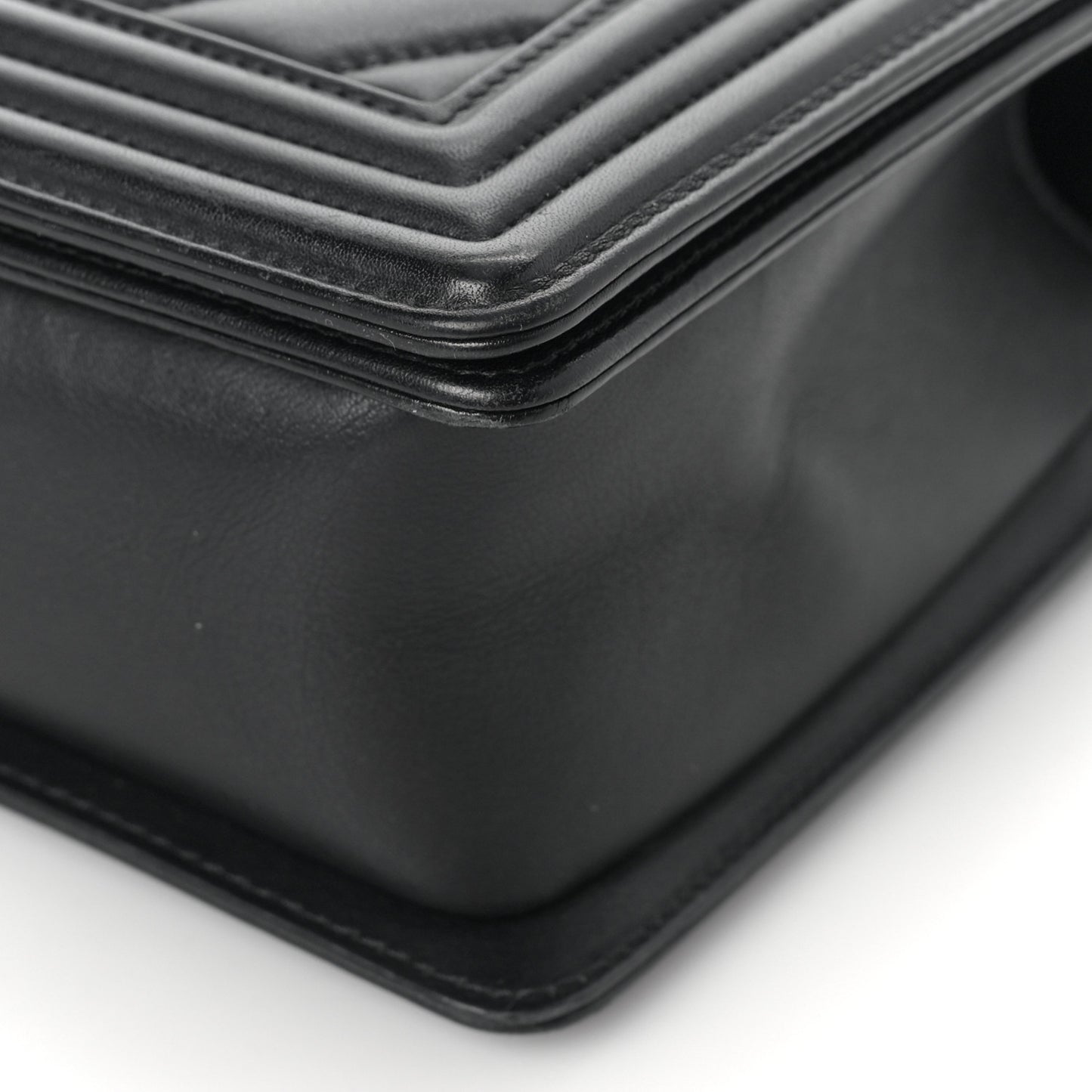 Lambskin Chevron Quilted New Medium Boy Flap Black