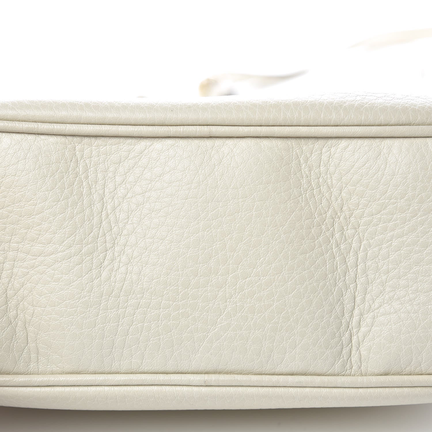 Gucci Pebbled Calfskin Small Soho Disco Bag Off White 11 of 12