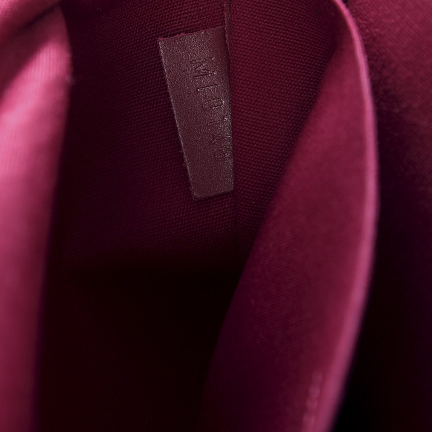 Vernis Felicie Chain Wallet Magenta