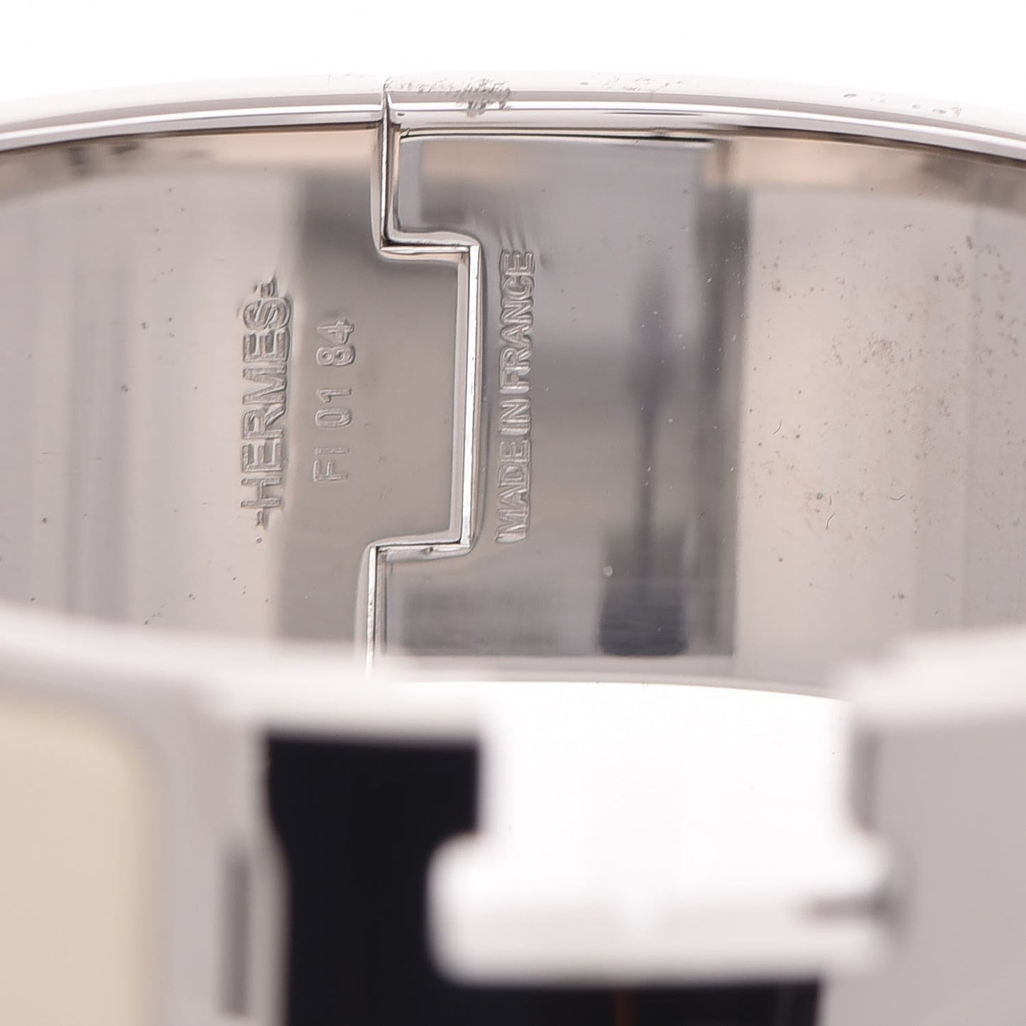 Enamel Wide Clic Clac H Bracelet PM Craie