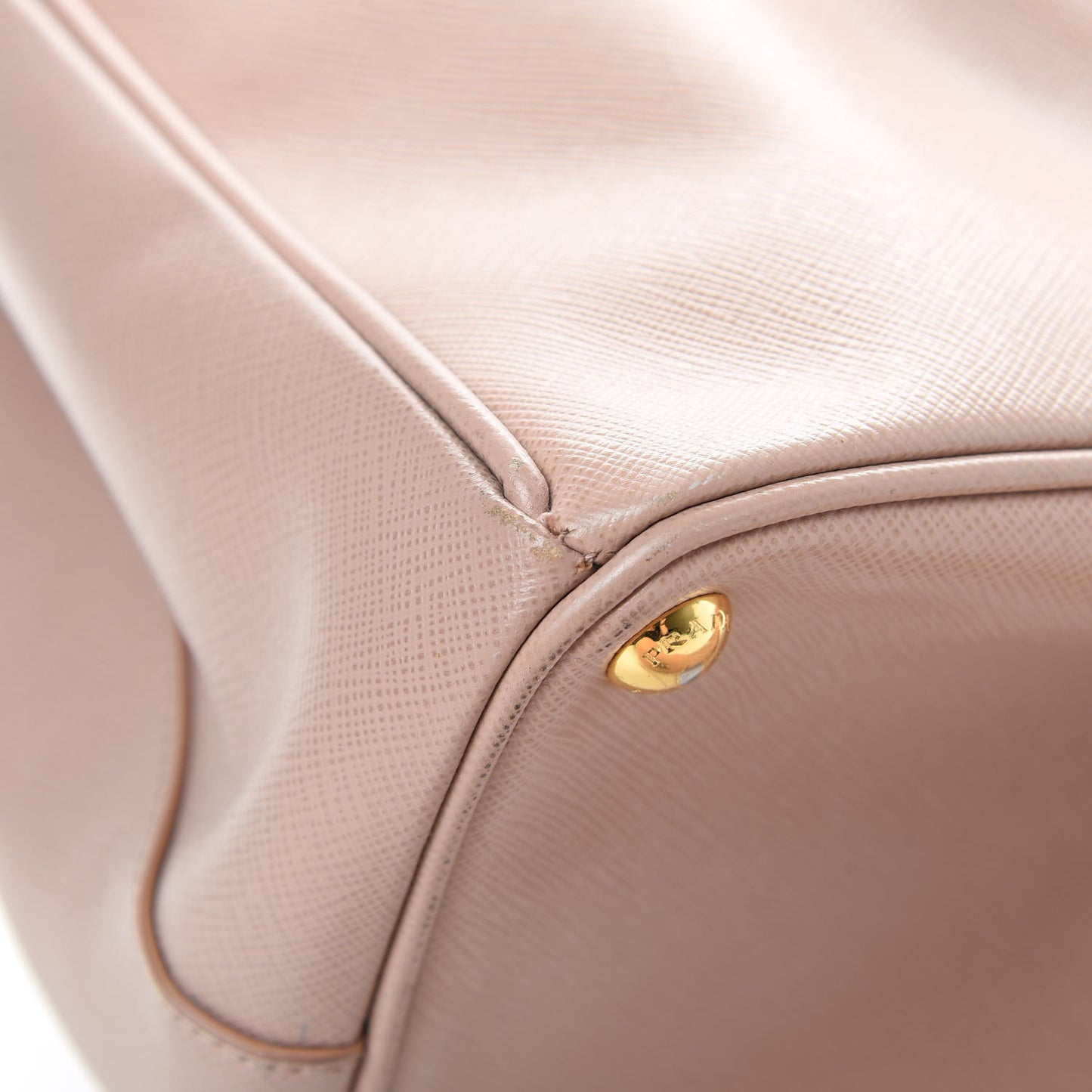 Saffiano Medium Galleria Double Zip Tote Cammeo