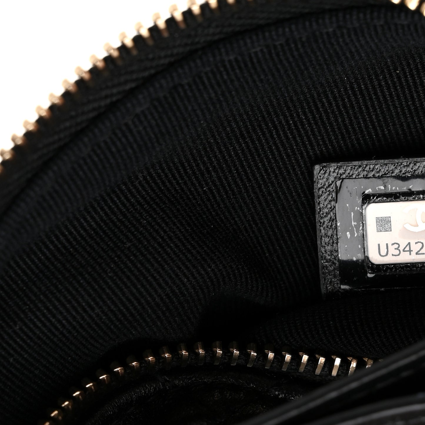 Lambskin Quilted Chain Around Pouch Hobo Black
