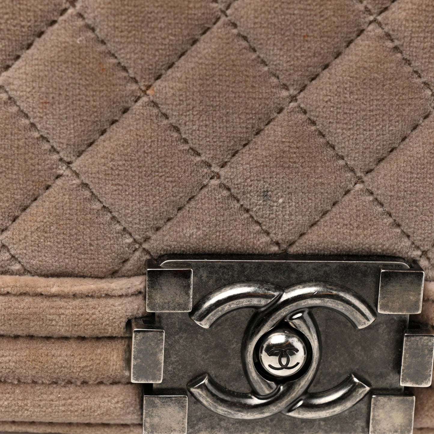 Velvet Quilted Small Boy Flap Beige