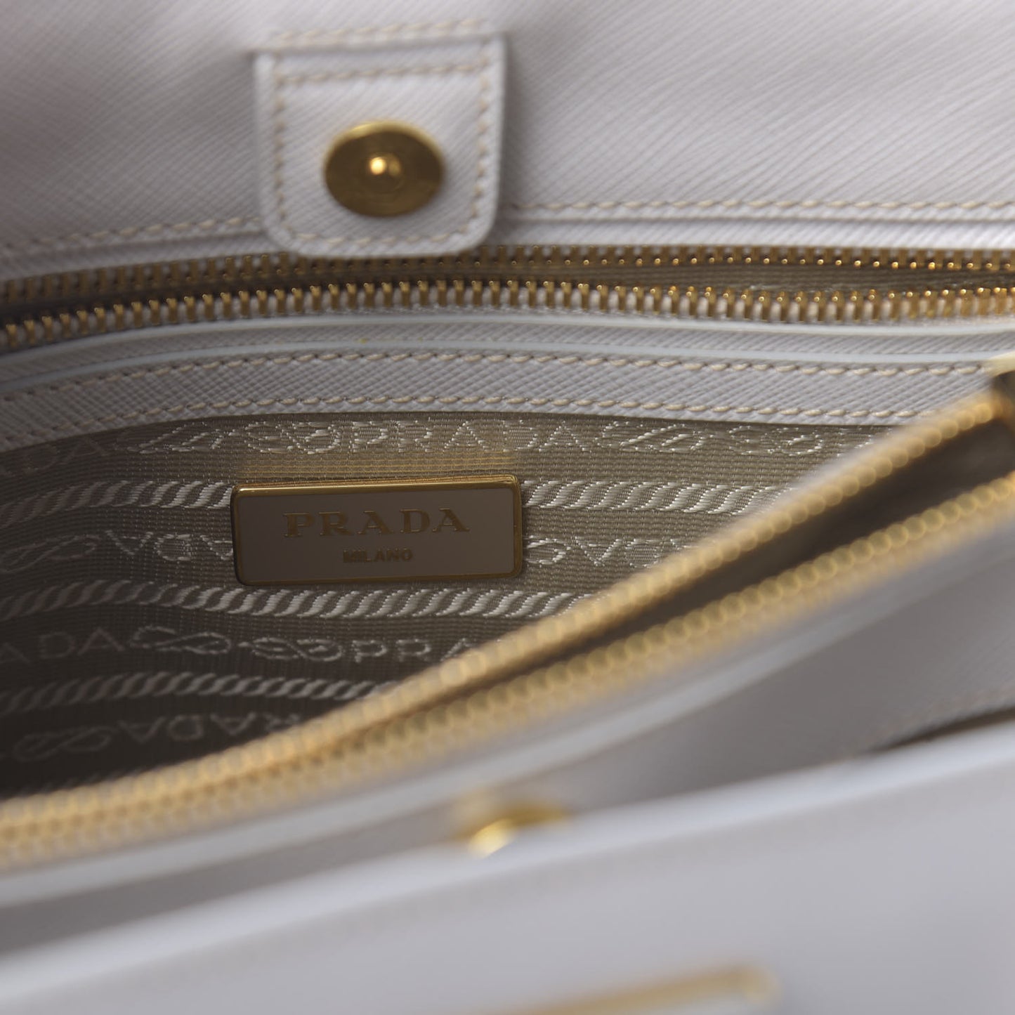 Saffiano Lux Medium Tote Talco