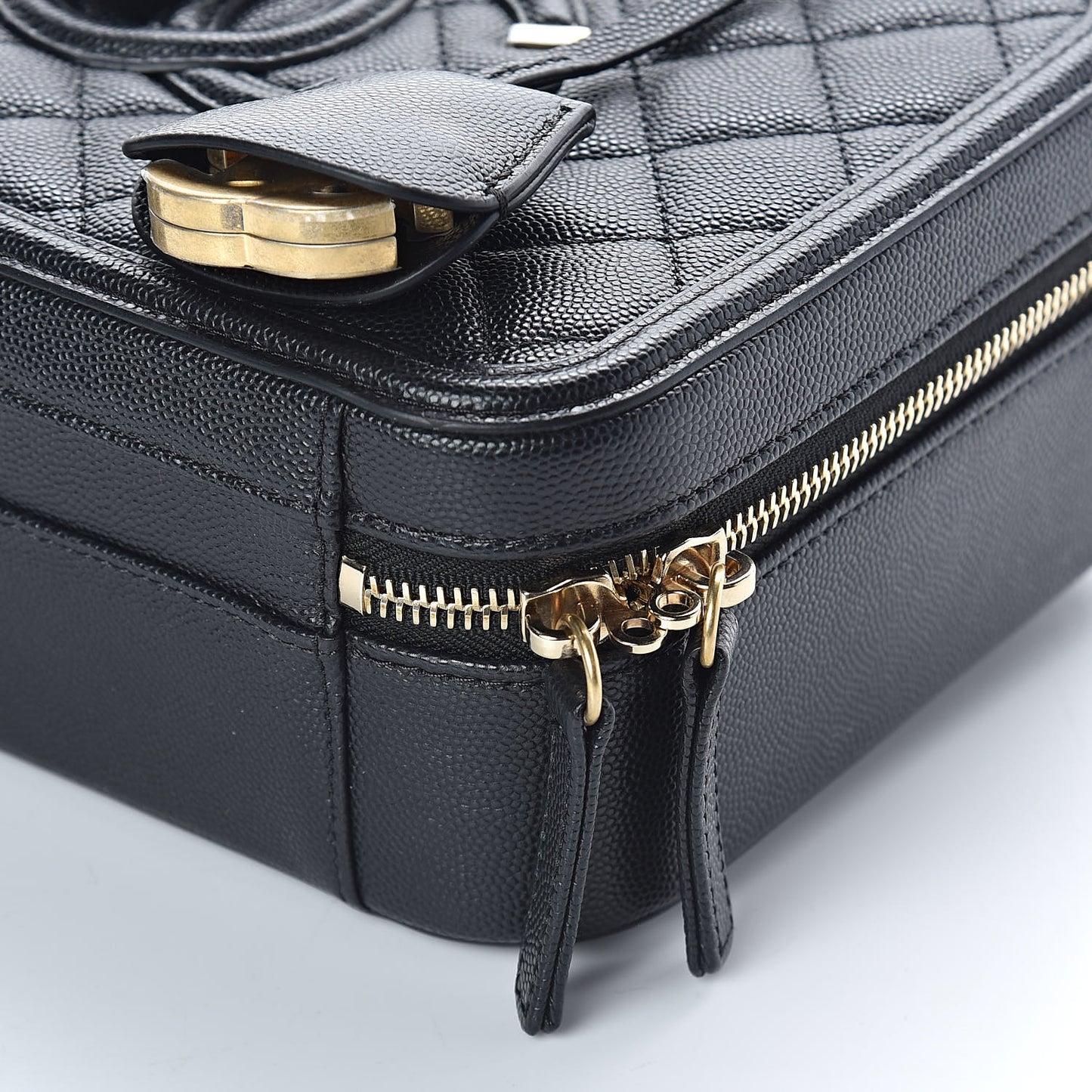 Caviar Quilted Medium CC Filigree Vanity Case Black