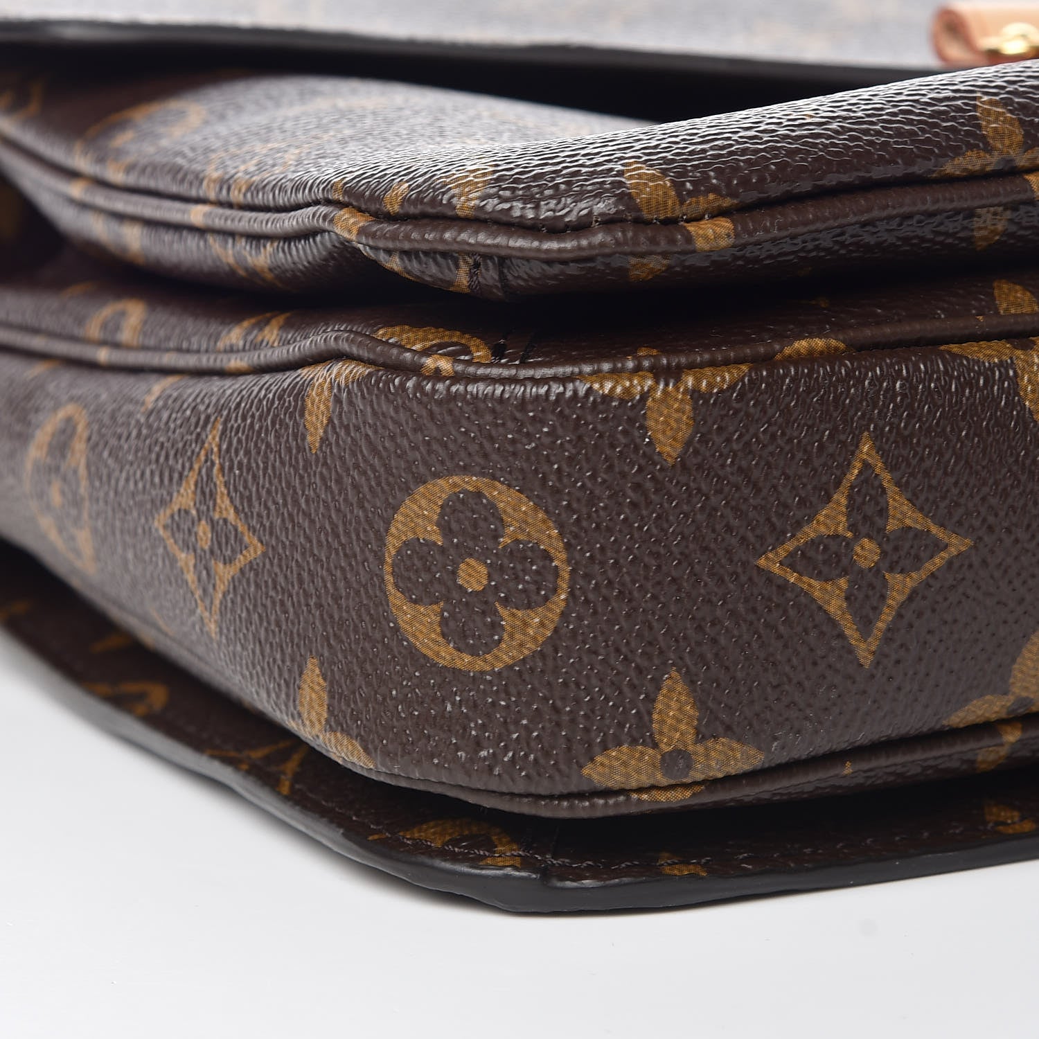 Louis Vuitton Monogram Pochette Metis 9 of 10