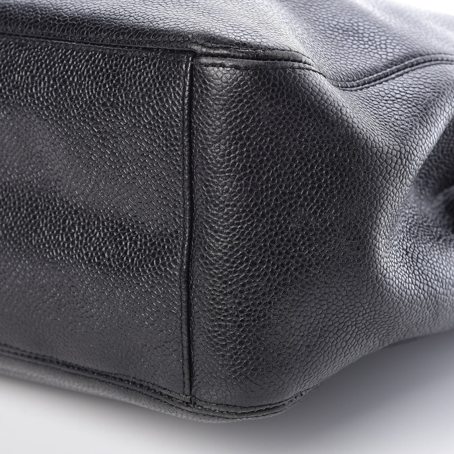 Caviar Shoulder Bag Black