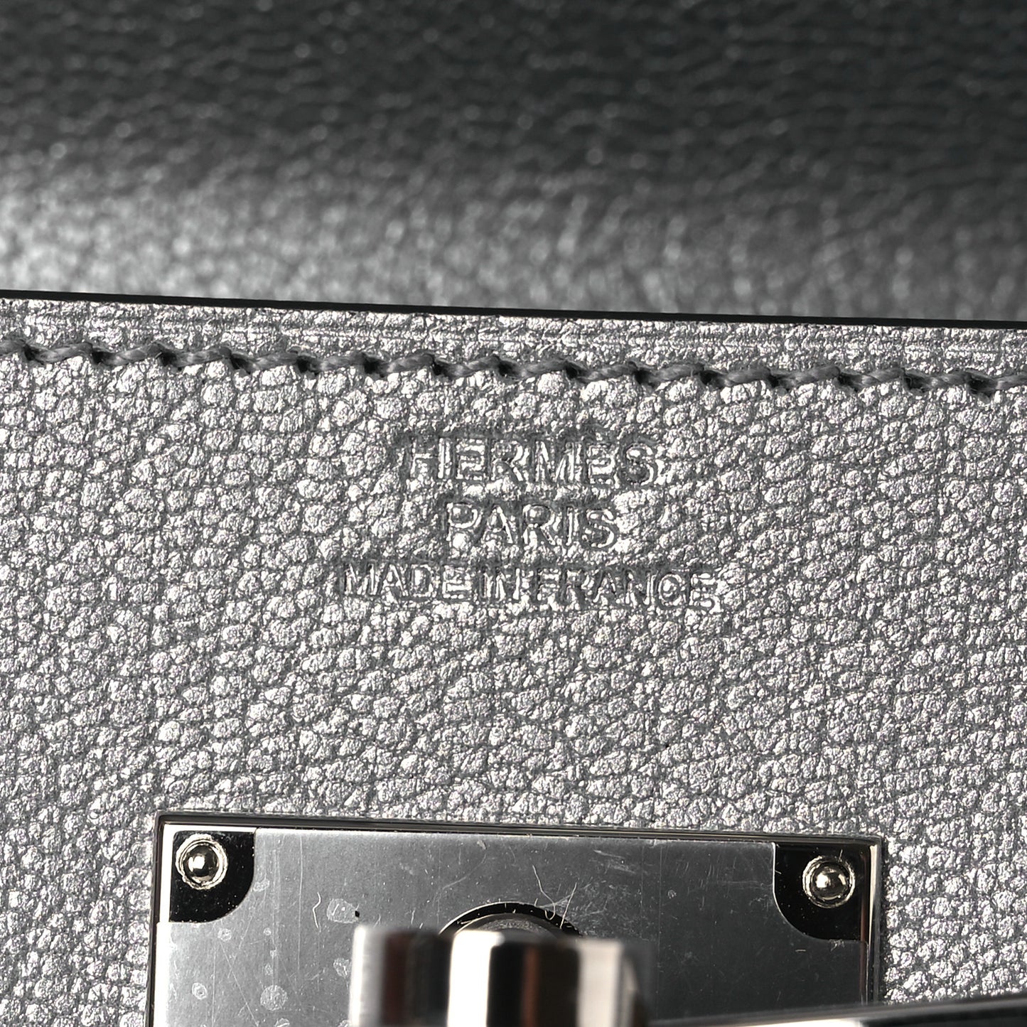 Metallic Chevre Chamkilight Kelly Wallet To Go Argent