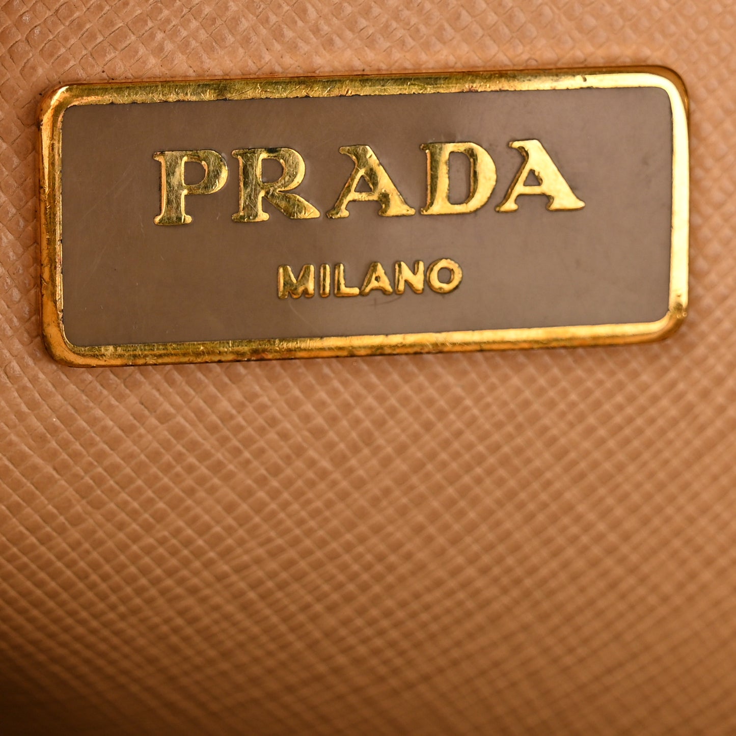 Saffiano Lux Medium Promenade Tote Sabbia