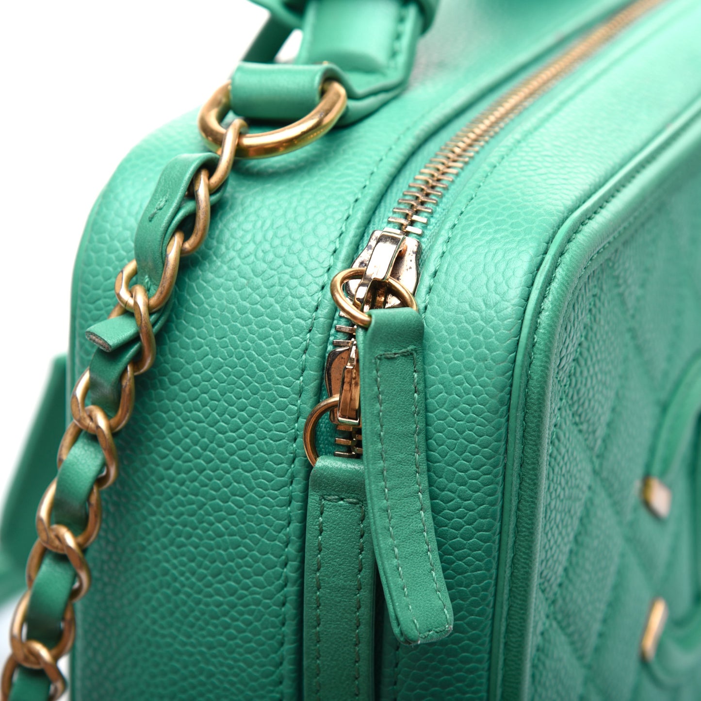 Caviar Quilted Medium CC Filigree Vanity Case Green
