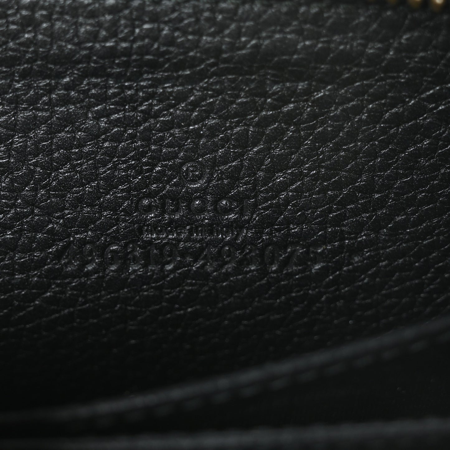 Calfskin Logo Zip Around Card Case Black