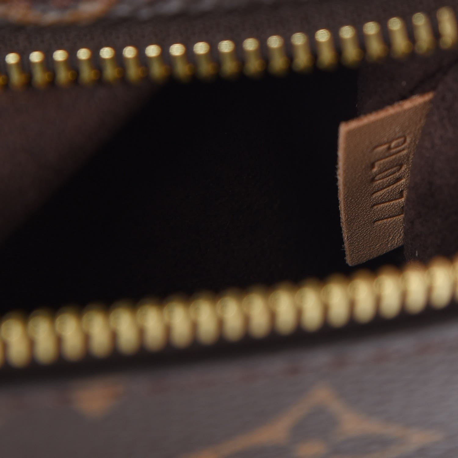 Louis Vuitton Monogram Pochette Metis 7 of 7