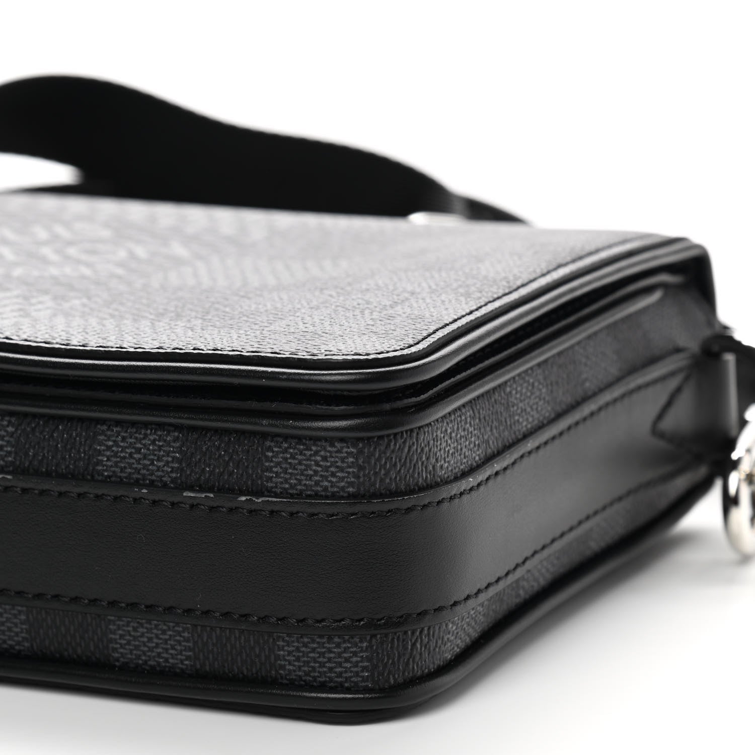 Louis Vuitton Damier Graphite 3D Studio Messenger 9 of 13