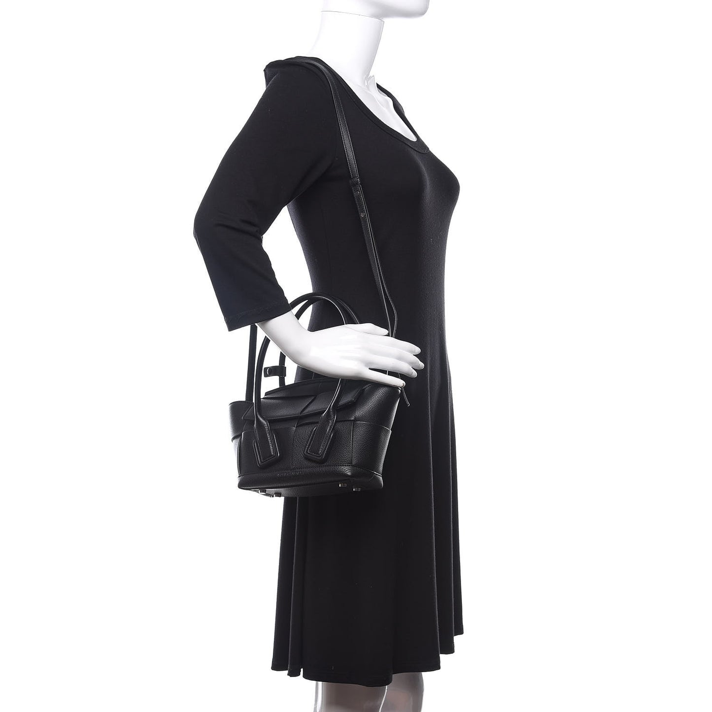 Grained Calfskin Mini Maxi Intrecciato Arco 33 Black