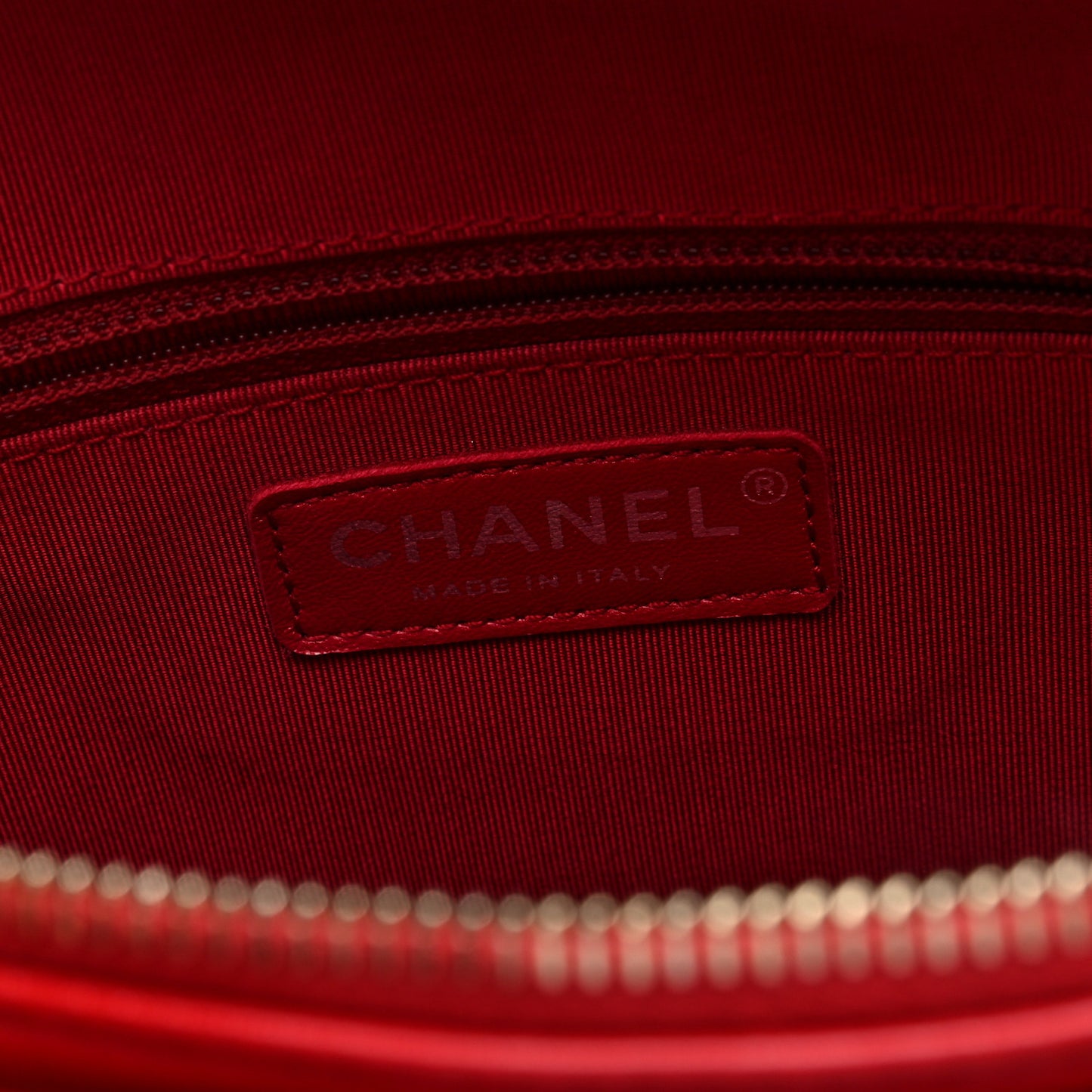 Wool Calfskin Quilted Medium Gabrielle Hobo Red