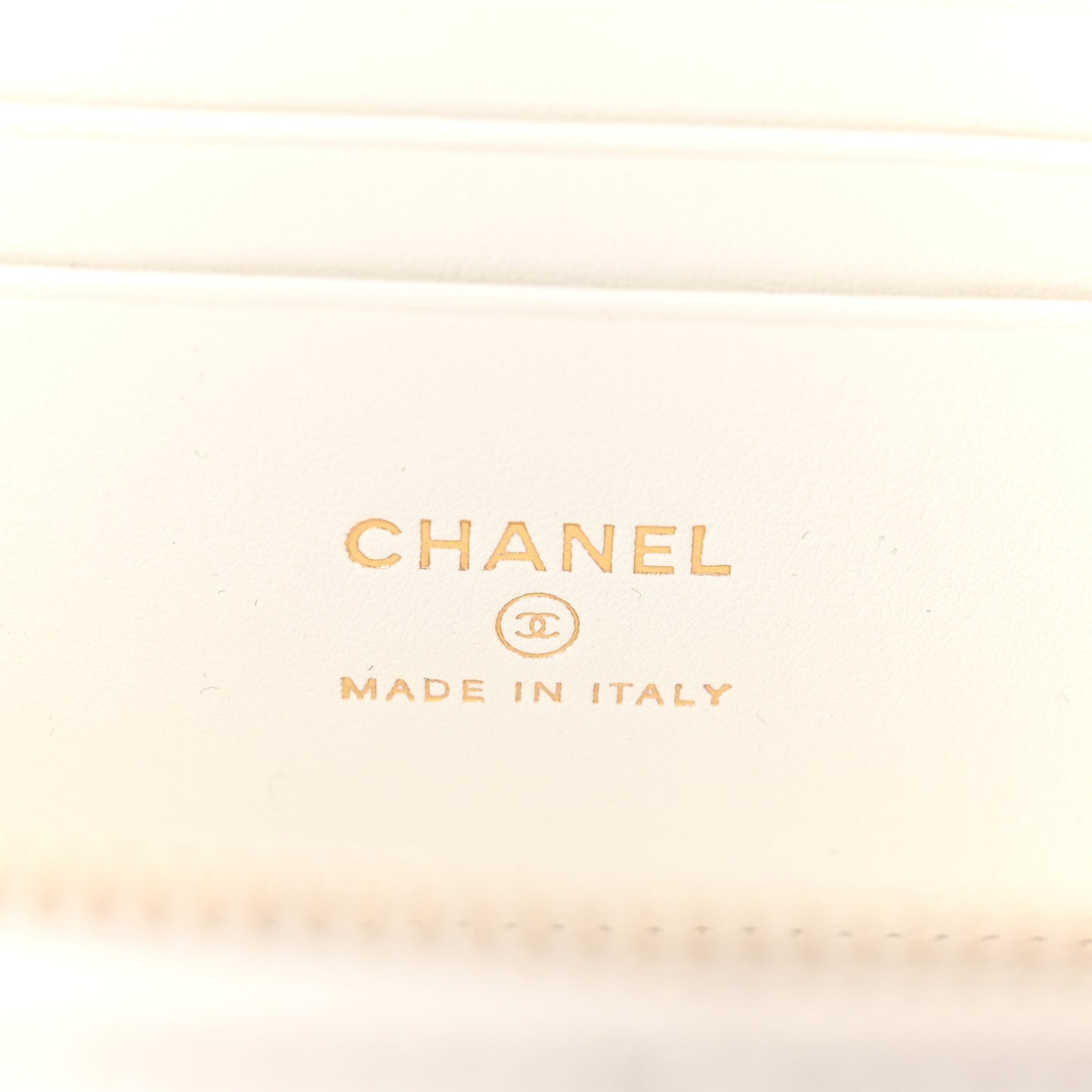 Shiny Caviar Quilted Pick Me Up Vanity Case White