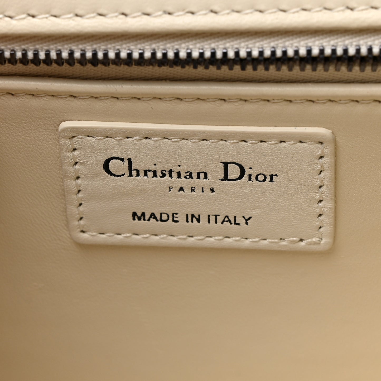 Lambskin Maxi Cannage 30 Montaigne Chain Top Handle Bag Off White