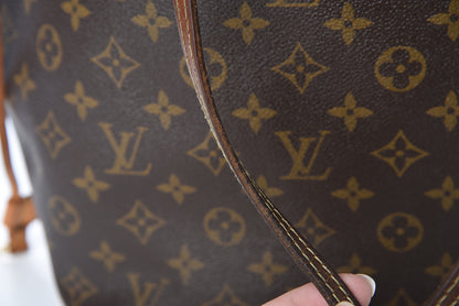Louis Vuitton Monogram Neverfull MM 18 of 29