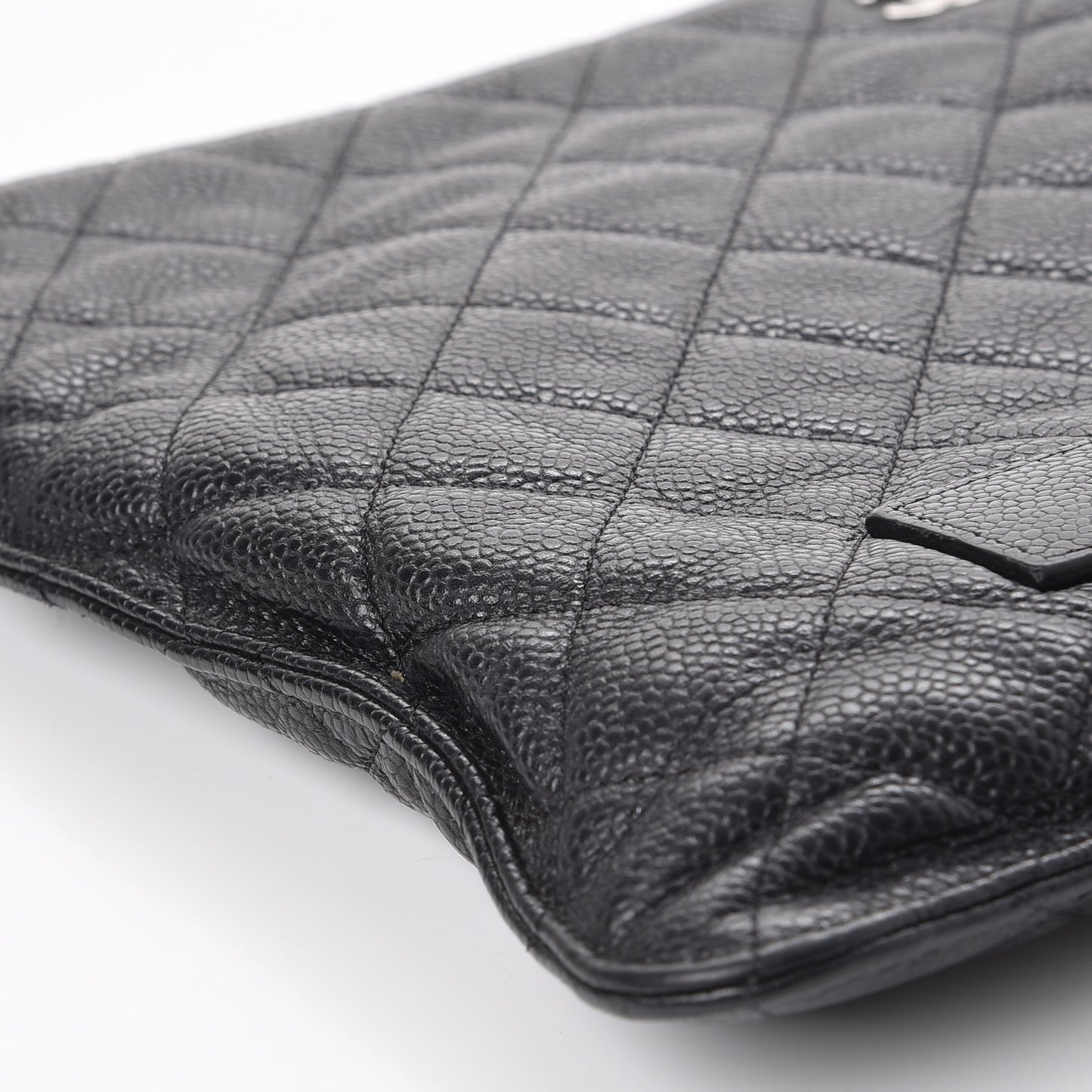 Caviar Quilted Large Slide Pouch Black