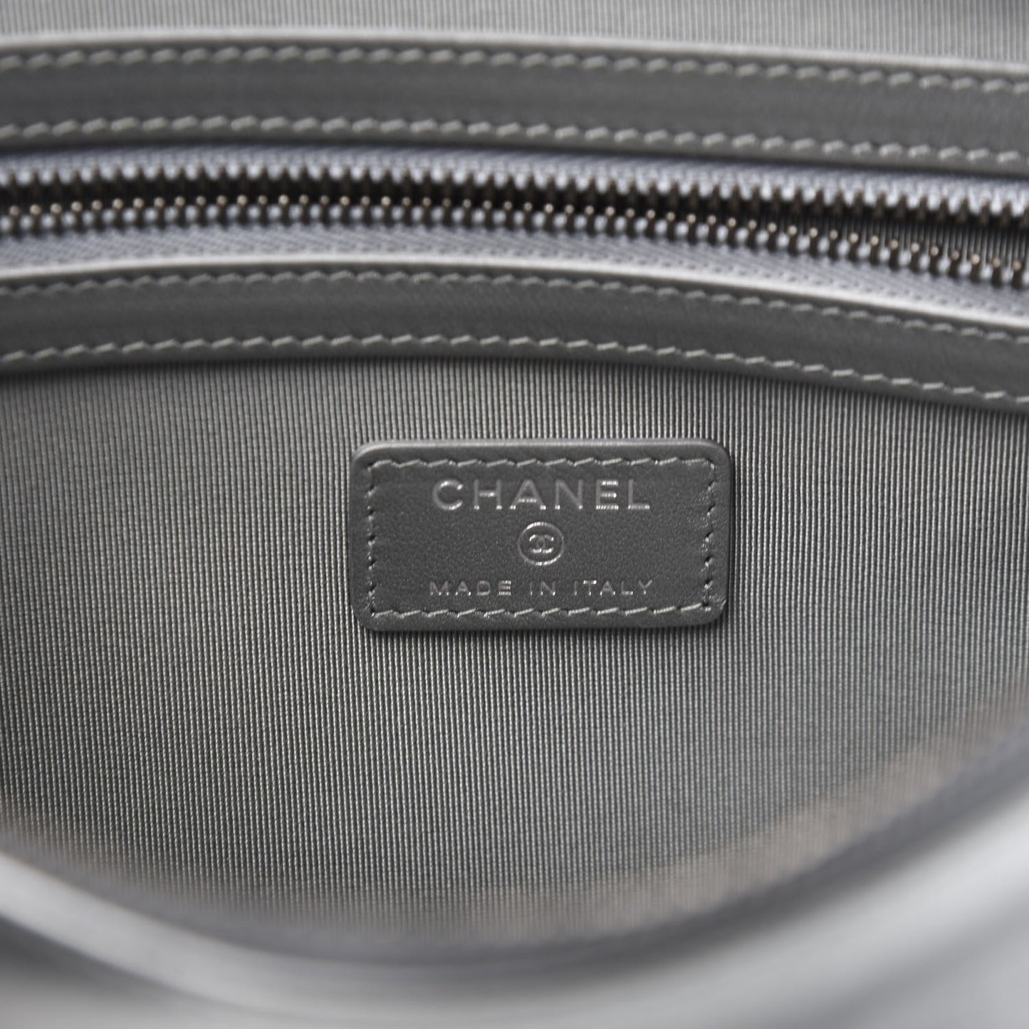 Metallic Crumpled Calfskin Chain 20s Signature Pouch Silver