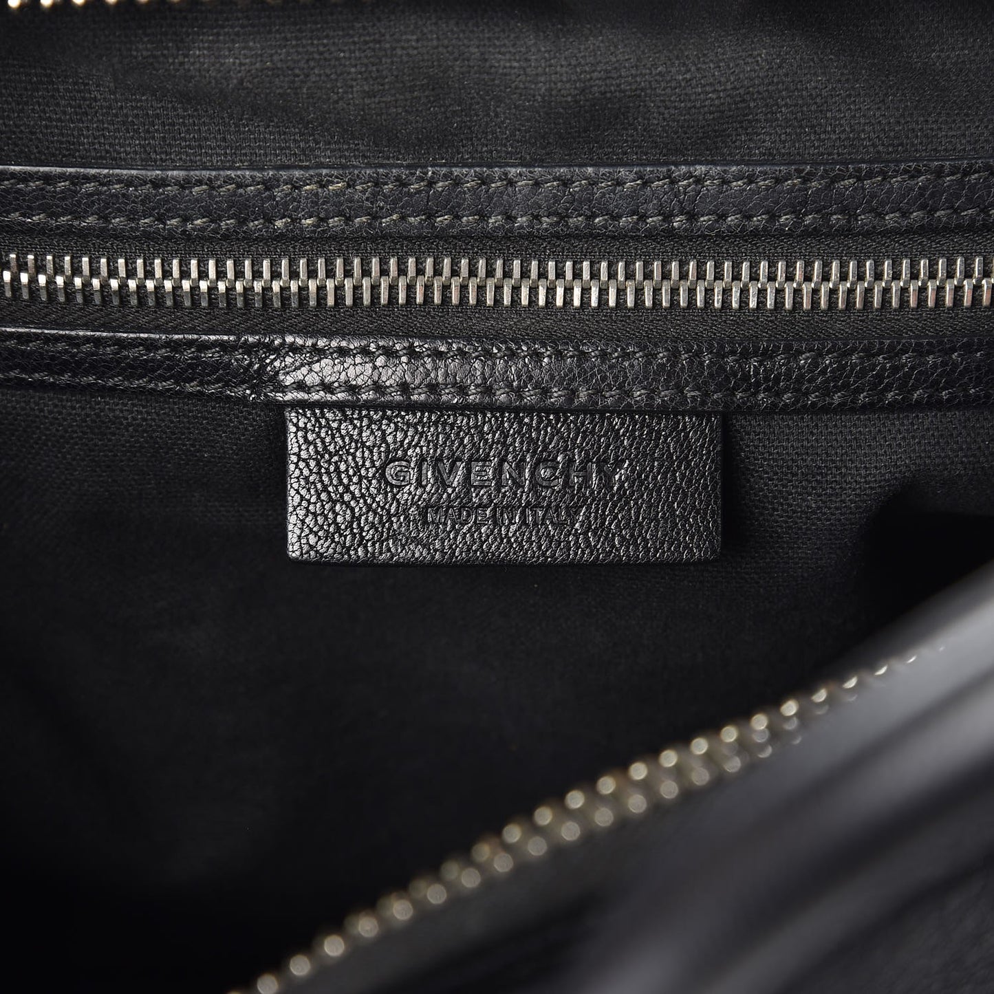 Sugar Goatskin Medium Antigona Black
