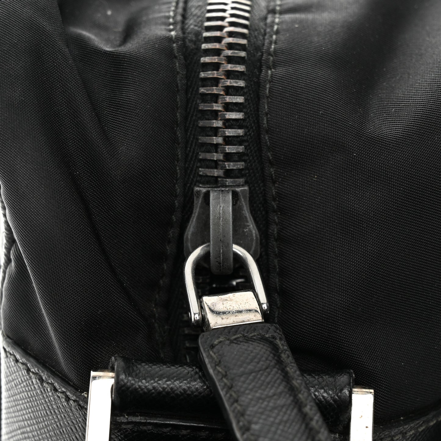 Tessuto Nylon Saffiano Front Pocket Zip Messenger Black