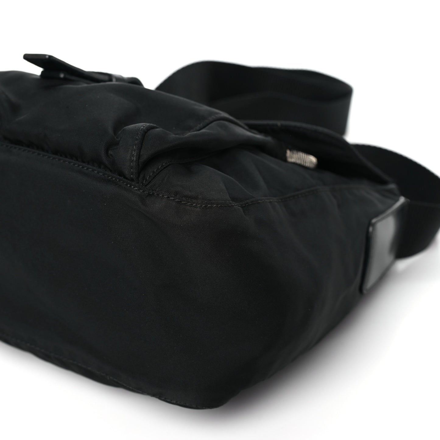 Nylon Vela Messenger Black