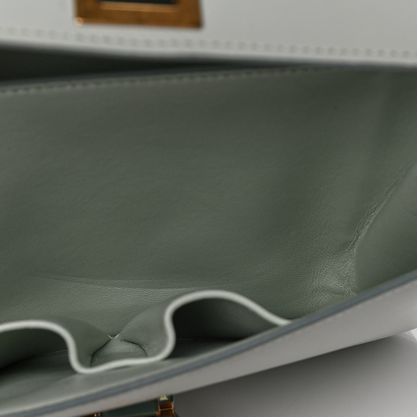 Box Calfskin Medium Classic Box Flap Bag Mint