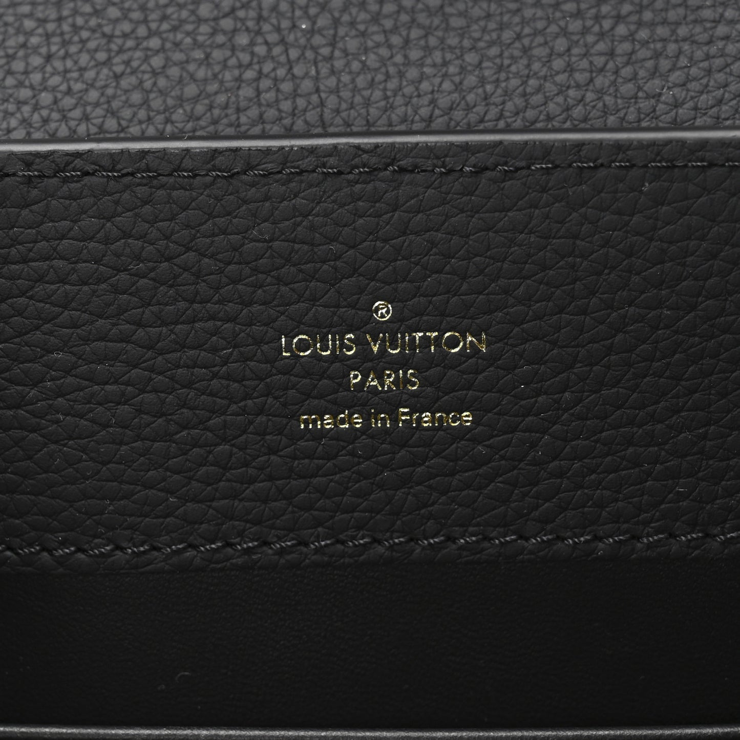 Taurillon LV Crush Capucines East West MM Black