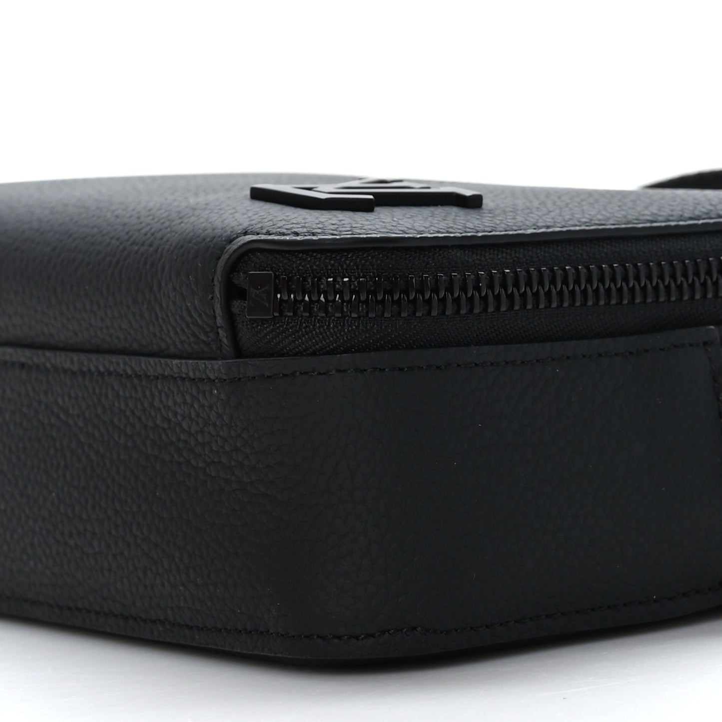 Calfskin Aerogram Alpha Wearable Wallet Black