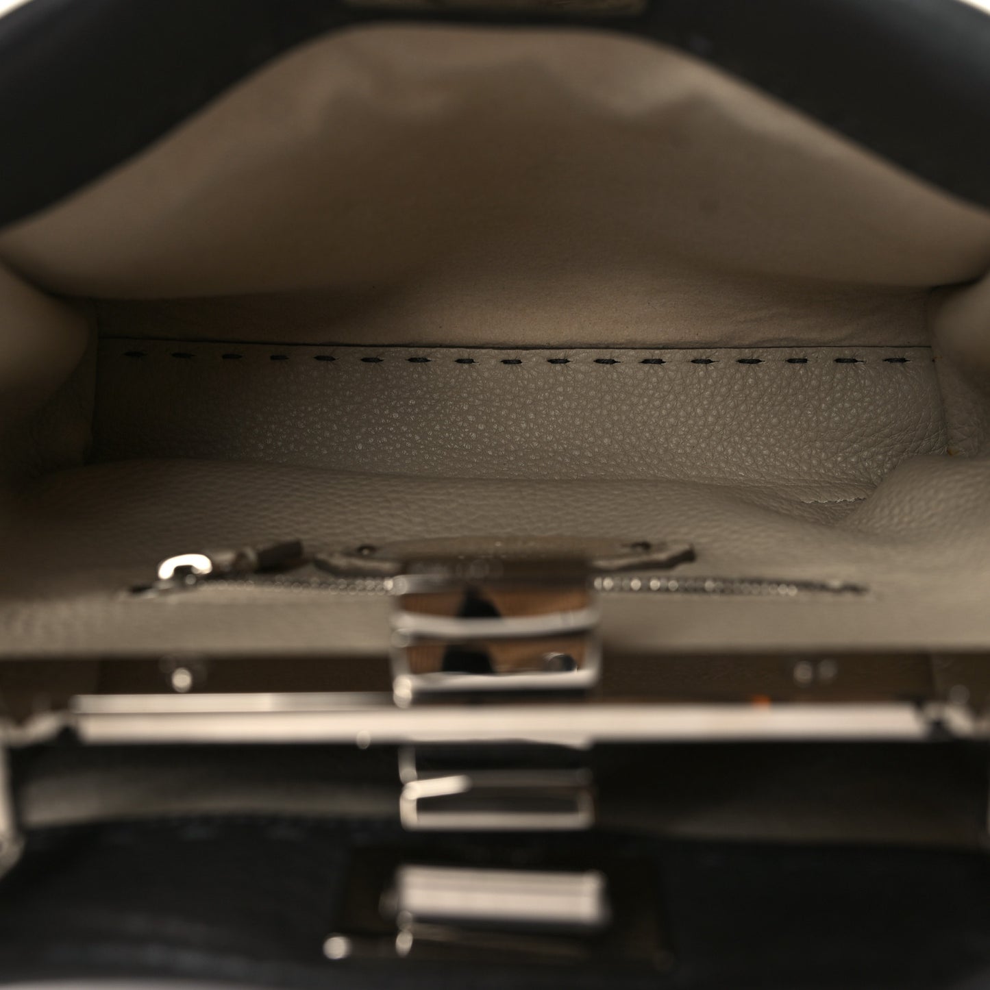 Cuoio Romano Selleria Bi-Color Mini Peekaboo Iconic Satchel Asfalto Latte