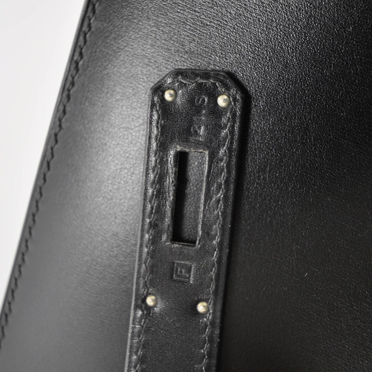 Box Calfskin Kelly 32 Black