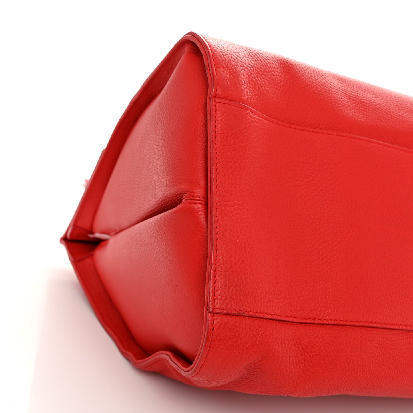 Grained Calfskin M Tube Round Tote Rouge Coquelicot