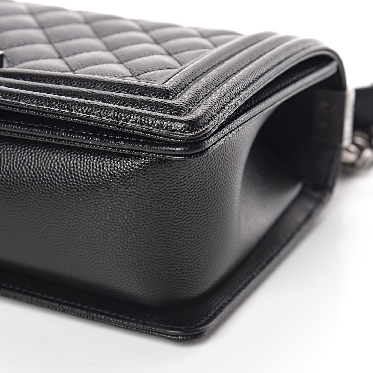 Caviar Quilted Medium Boy Flap Black