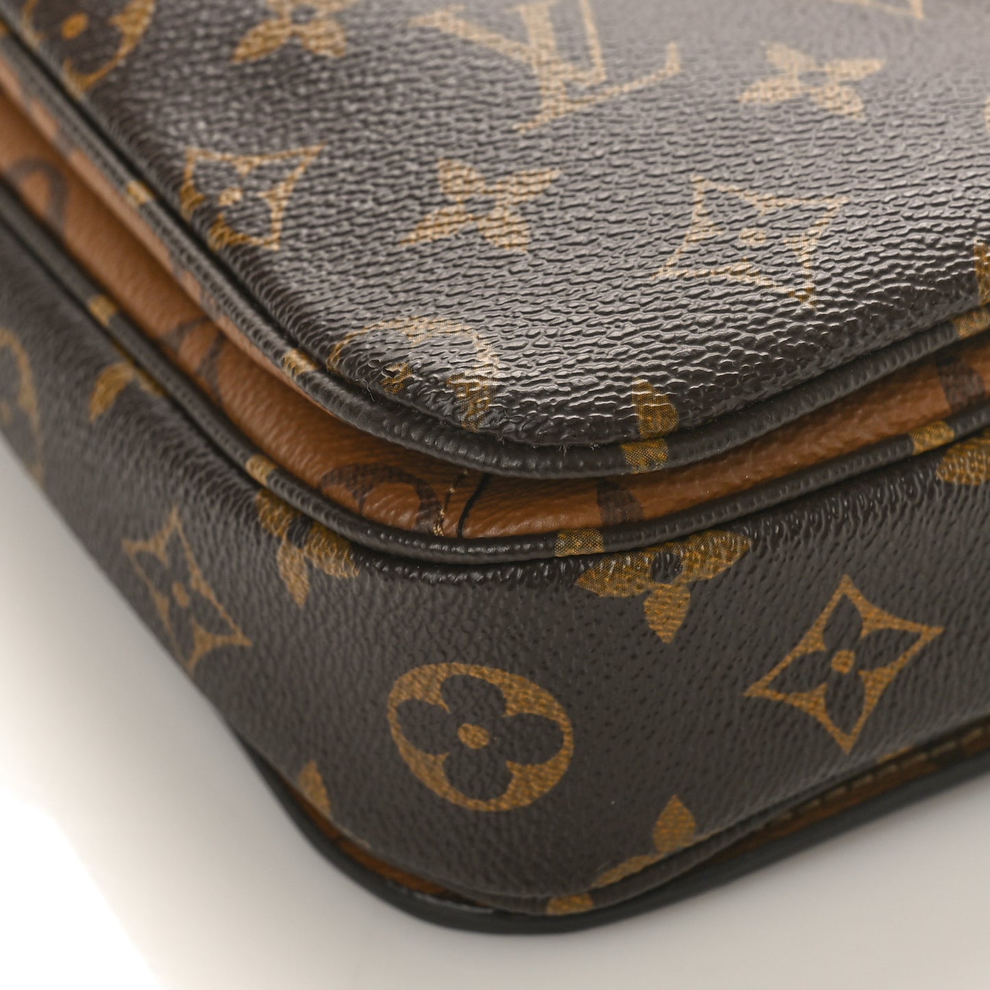Reverse Monogram Pochette Metis
