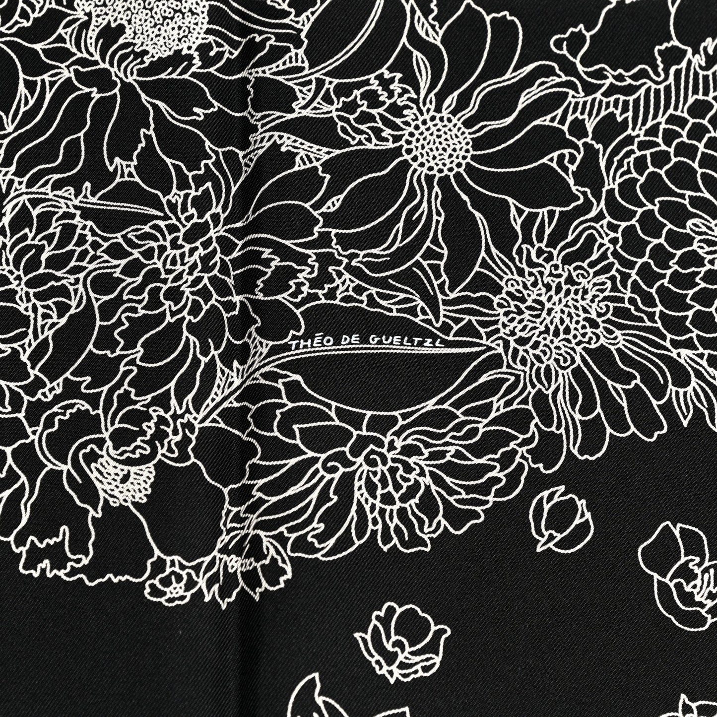 Silk Robe Legere Scarf 90 Black White