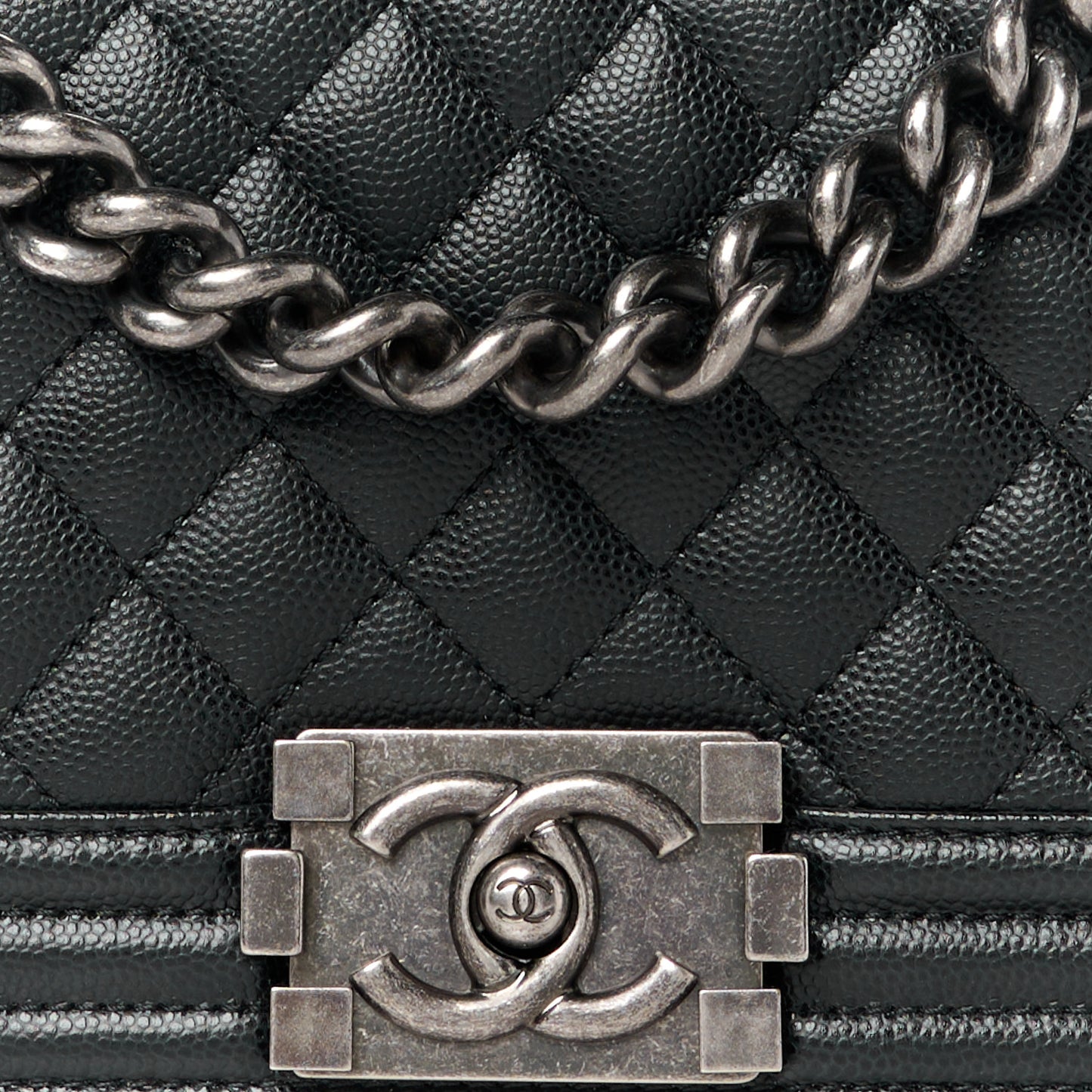 Caviar Quilted Medium Boy Flap Black