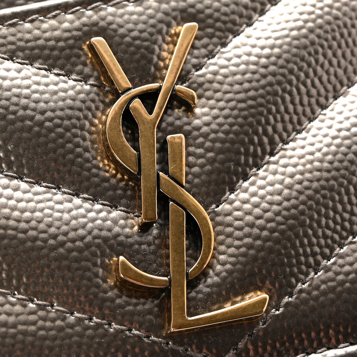 Metallic Grain De Poudre Matelasse Chevron Monogram Credit Card Case Piombo