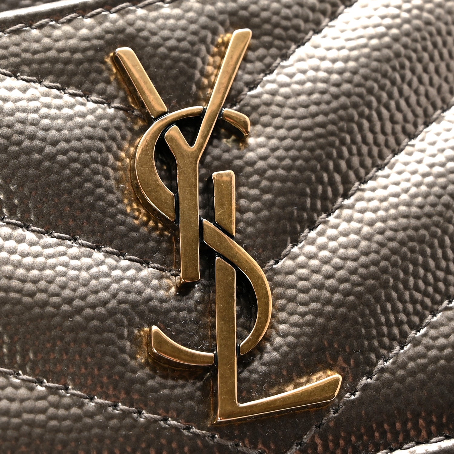 Saint Laurent Metallic Grain De Poudre Matelasse Chevron Monogram Credit Card Case Piombo 8 of 9