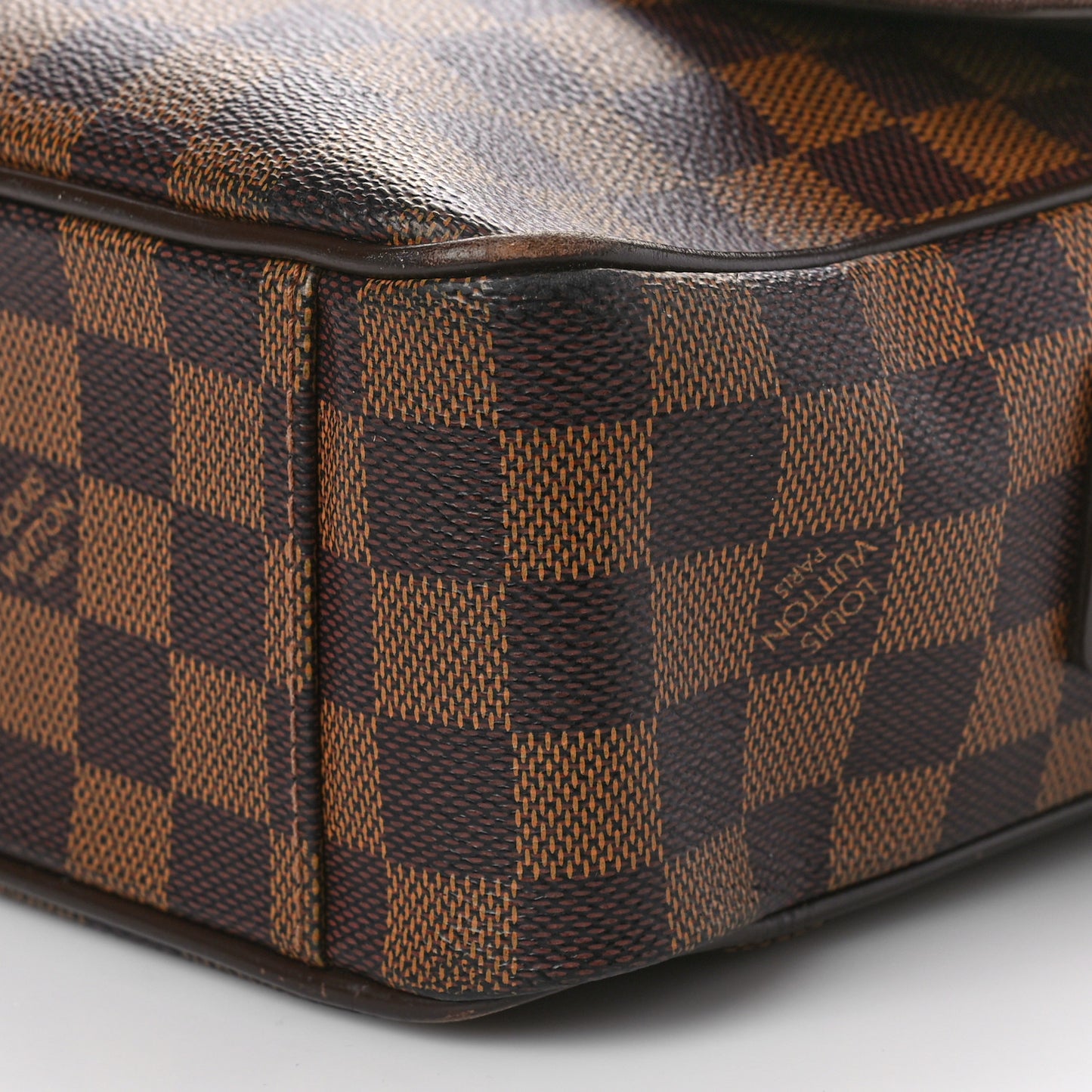 Damier Ebene Shelton MM