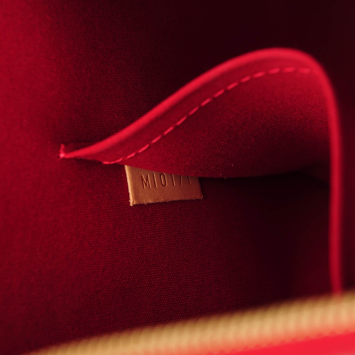 Louis Vuitton Vernis Alma GM Pomme D'Amour 7 of 7